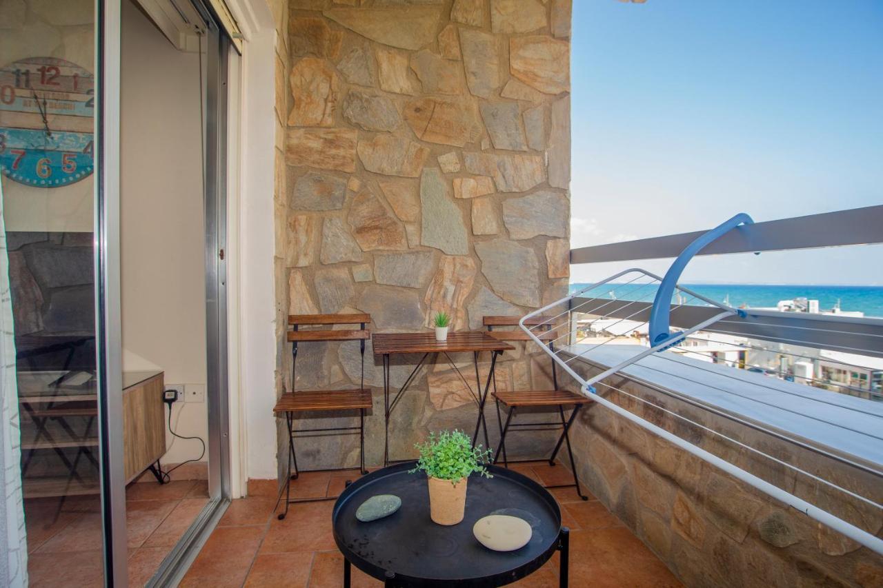 Central, By Sea, Seaview, Renovated 1 Bedroom Flat Larnaca Esterno foto