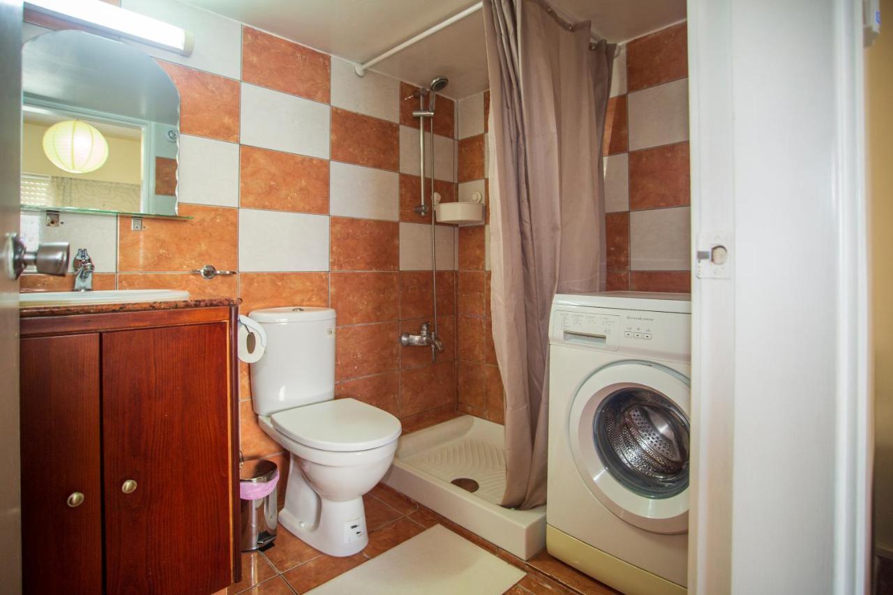 Central, By Sea, Seaview, Renovated 1 Bedroom Flat Larnaca Esterno foto