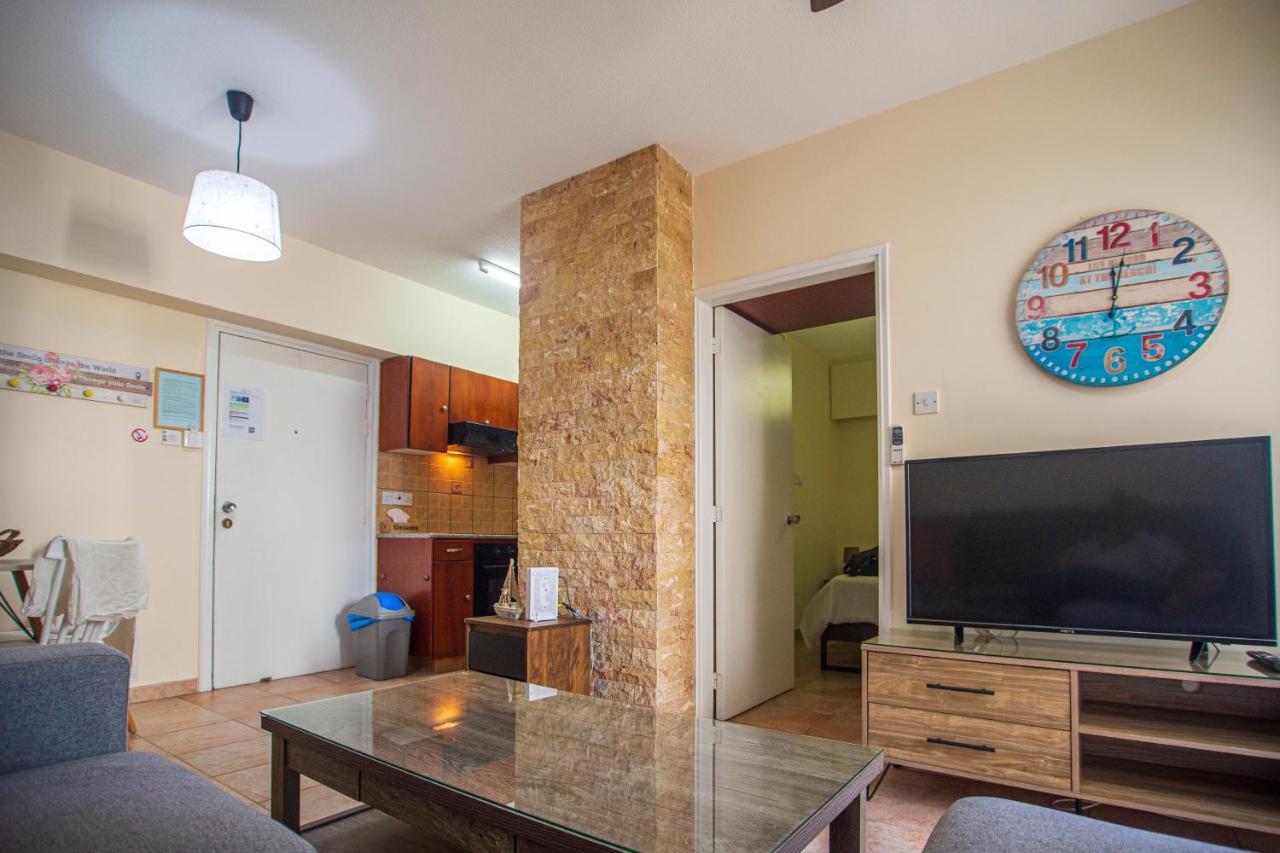 Central, By Sea, Seaview, Renovated 1 Bedroom Flat Larnaca Esterno foto