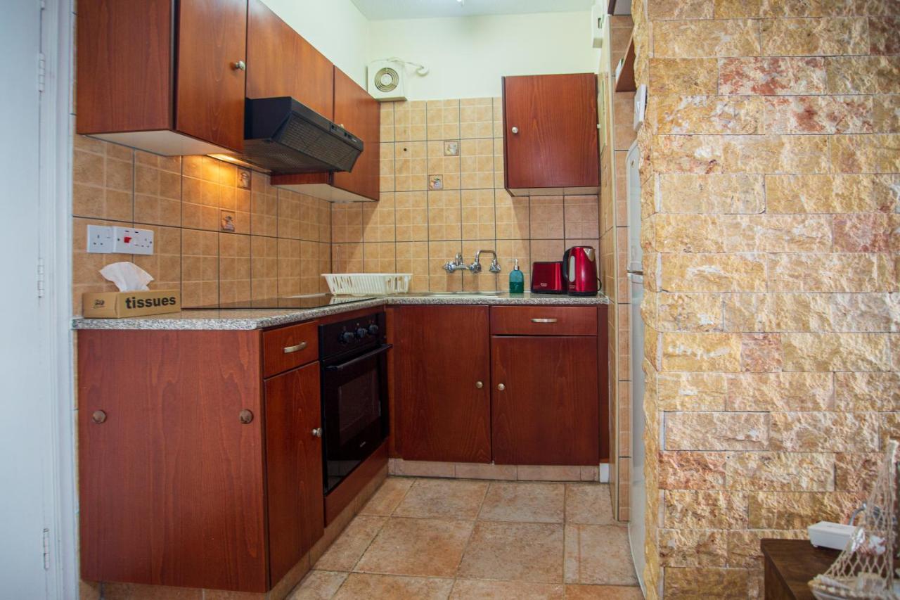 Central, By Sea, Seaview, Renovated 1 Bedroom Flat Larnaca Esterno foto